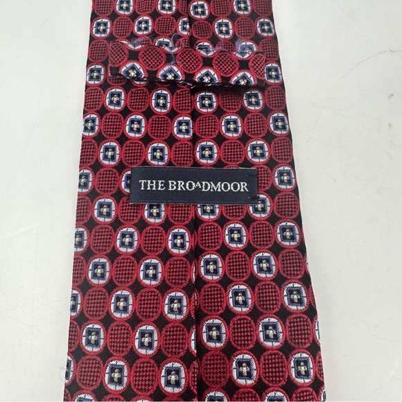 JZ Boulder 100% Silk Tie Made in USA Allover Print Red Blue Black The Broadmoor - Picture 4 of 6